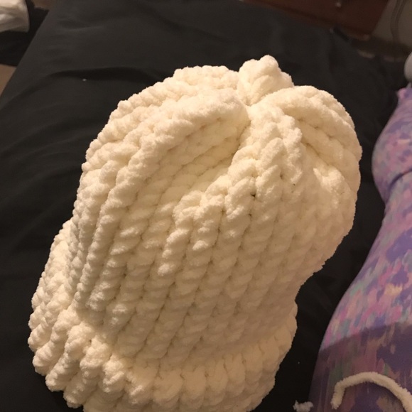 Hand knitted hats - Picture 5 of 5